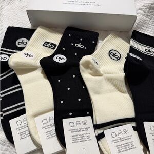 ALO Yoga Black and Cream Patterned Crew Socks
